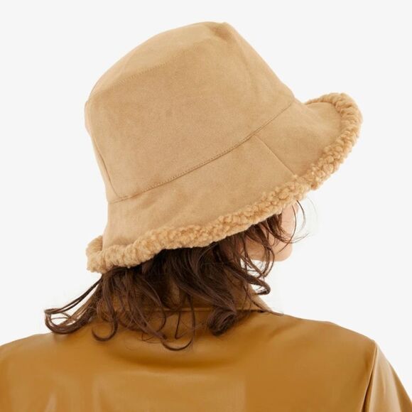 Virginia Wolf Reversible Sherpa & Faux Suede Tan Bucket Hat. New in Package. - Picture 2 of 5